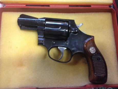 Por jubilacion se vende revolver llama .38, impecable aspecto. 150 euros puesto en IA del comprador (peninsula). 01