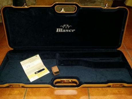 Se vende este maletin blaser prácticamente nuevo. Se puede ver en las fotos.  No le puedo usar para mi 02