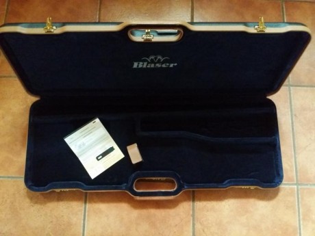 Se vende este maletin blaser prácticamente nuevo. Se puede ver en las fotos.  No le puedo usar para mi 10