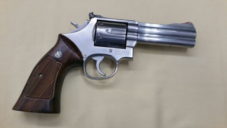 VENDIDO ,REVOLVER  S&W mod. 686 (Distinguido) en acero inoxidable , calibre 357 mag ,4", prácticamente 01