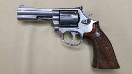 VENDIDO ,REVOLVER  S&W mod. 686 (Distinguido) en acero inoxidable , calibre 357 mag ,4", prácticamente 00