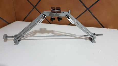 Se vende este bipode. Prácticamente nuevo muy poco usado y sin ningún golpe.
Se puede ver en Camas- Sevilla.
No 02