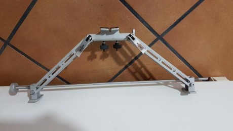 Se vende este bipode. Prácticamente nuevo muy poco usado y sin ningún golpe.
Se puede ver en Camas- Sevilla.
No 00