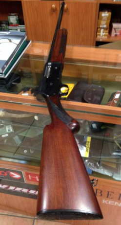 Hola a todos, vendo esta escopeta FN Browning Auto 5 calibre 12/70 completamente restaurada de pavón y 02