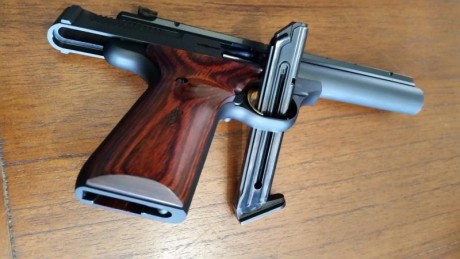 Vendo esta pistola por ser tirador de carabina y prácticamente no usarla. La dejo como nueva, con muy 22
