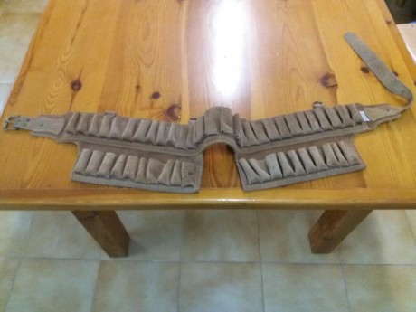 Hola vendo funda y canana en de serraje de muy buena calidad,prácticamente sin uso y de buena marca,precio 01