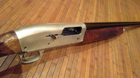 Hola a todos,

Pongo en venta una repetidora del 12/70 de gases de la marca PERFEX,fabricada por la Armurerie 11