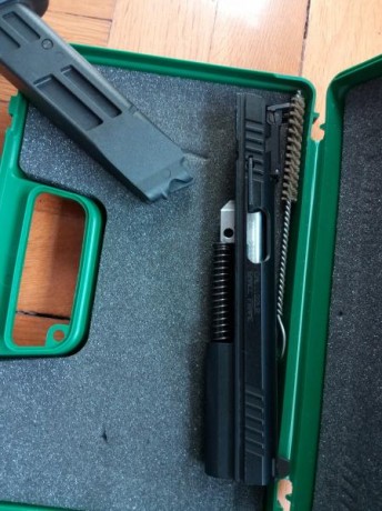 Muy buenas a todos pues lo dicho vendo mi tanfoglio limited de 9 mm con un carro del 22 L.R., 2 cargadores 00