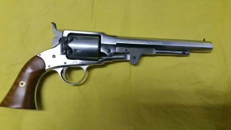 Vendido revolver de avancarga ,EURO ARMS ,7 1/2 , calibre 44 , replica del ROGER &SPENCER , esta nuevo 01