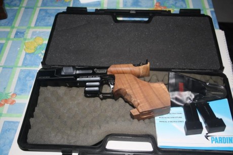 Pardini del 32 en perfecto estado, en su maletín original, con dos cargadores, manual de instrucciones, 01