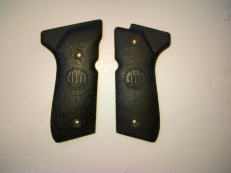 Se venden cachas de goma para Beretta 92 FS. Son Made in U.S.A. de la marca FARRAR TOOL y son bastante 01