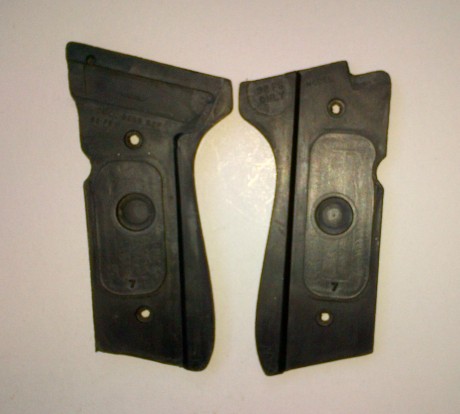 Se venden cachas de goma para Beretta 92 FS. Son Made in U.S.A. de la marca FARRAR TOOL y son bastante 00
