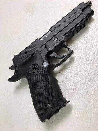 Vendo Sig Sauer P226 X-Five Tactical. Estado impecable.
Calibre 9 mm Para + Kit 40 SW.
Empuñadura con 02