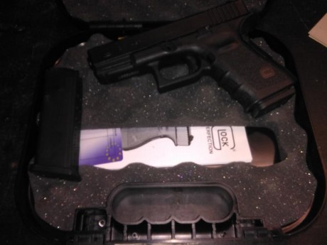 Con dos cargadores de 15 y uno de 19, baqueta y caja originales.
Puntos de fibra HiViz, rabera y retenidas 01