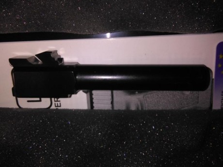 Con dos cargadores de 15 y uno de 19, baqueta y caja originales.
Puntos de fibra HiViz, rabera y retenidas 11