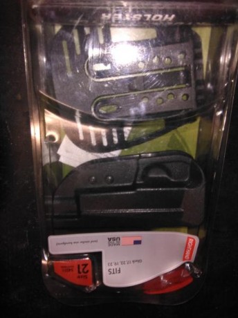 Con dos cargadores de 15 y uno de 19, baqueta y caja originales.
Puntos de fibra HiViz, rabera y retenidas 10