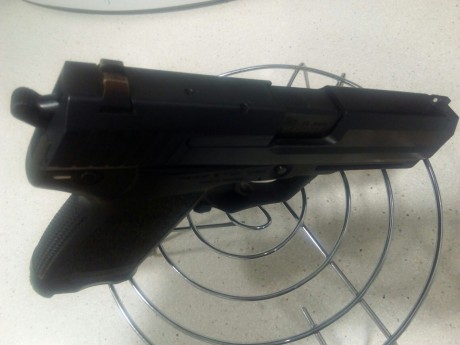 Un amigo  vende HK  cal. 45, en muy buen estado pocos tiros por 300€, está en Mallorca para quien quiera 00