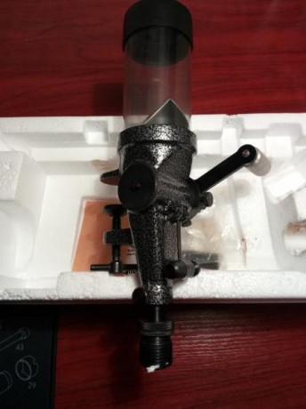 VENDIDO!!! Dosificador lyman nº55. Lleva dos micrómetros independientes: uno de pistola y otro para fusil.
Prácticamente 01