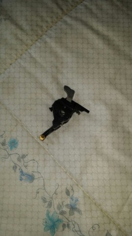 Vendo cassette de disparo original para SIG P-210 ,  como nuevo 240 euros. VENDIDO
biela del disparador 00