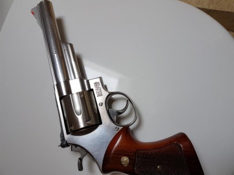 Vendo revolver Smith & Wesson 6" 44magnun en acero inoxidable single y doble accion
El revolver 00