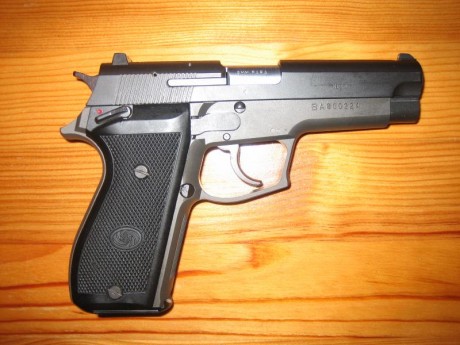 Hola. Un amigo vende esta pistola impoluta,  es de las primeras que vinieron a la península de la mano 01