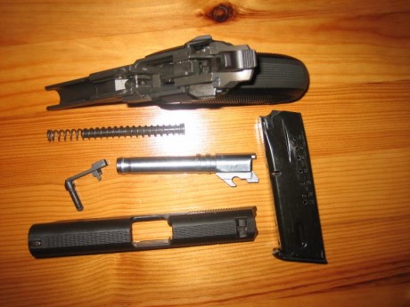 Hola. Un amigo vende esta pistola impoluta,  es de las primeras que vinieron a la península de la mano 11