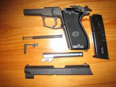 Hola. Un amigo vende esta pistola impoluta,  es de las primeras que vinieron a la península de la mano 10