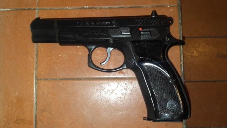 Hola amigos! ya que se muestran tantas armas buenas creo que a los propietarios de una cz 75 se nos tendría 50