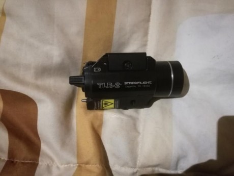 Vendo laser con linterna tactico streamlight tlr2 para pistola o rifle. Con pulsador. Laser regulable. 01