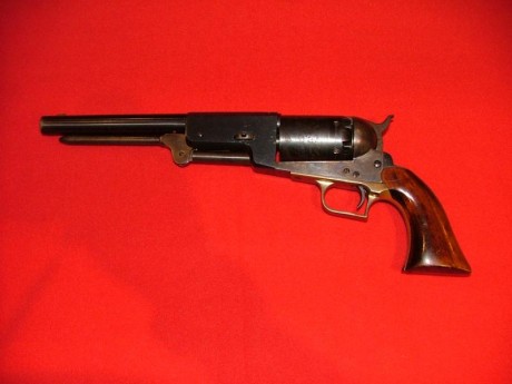 Hola vendo revolver avancarga Colt Walker calibre 44 de la casa San Marco en perfecto estado de uso. Flamante 02