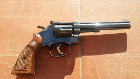 Vendo revolver Smith & Wesson calibre .38 en estado impecable de tiro y estética. Precio 250 éuros. 00