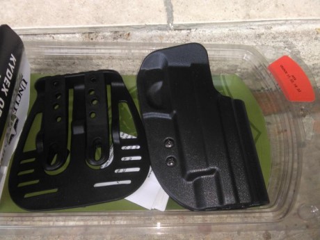 Con dos cargadores de 15 y uno de 19, baqueta y caja originales.
Puntos de fibra HiViz, rabera y retenidas 41