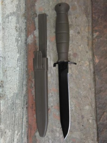 Con dos cargadores de 15 y uno de 19, baqueta y caja originales.
Puntos de fibra HiViz, rabera y retenidas 40