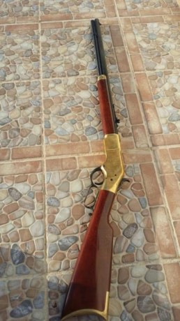 Vendo rifle uberti, réplica de un Winchester Yellow boy en calibre 45 y cañon octogonal impoluto. Precio 00
