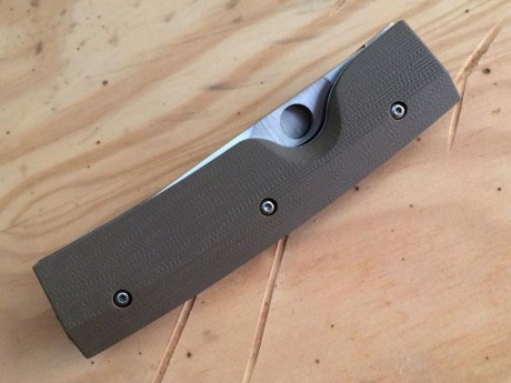 Hola a todos:

Vendo una Spyderco Nilakka completamente nueva y en su caja original.

La navaja es una 01