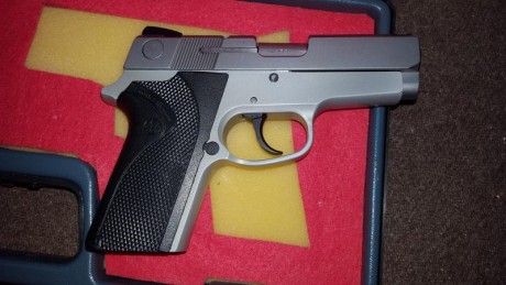 Vendo mi pistola Smith & Wesson 908S del 9PB por cese de actividad. El arma se encuentra impecable 01