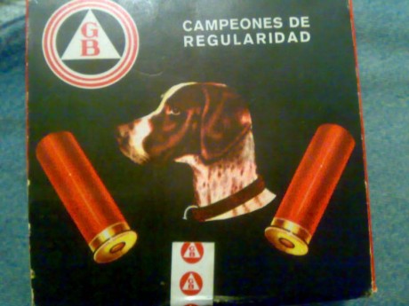 Es una vieja caja de cartuchos del 12 de cartón que me gustaría datar y saber mas o menos su valor actual.

Pongo 02