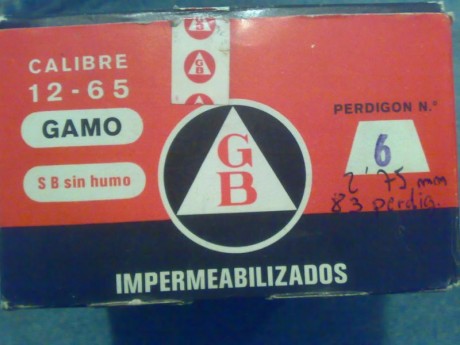 Es una vieja caja de cartuchos del 12 de cartón que me gustaría datar y saber mas o menos su valor actual.

Pongo 00