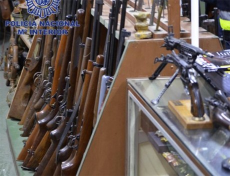 Pues eso, acabo de leer la noticia en "La Razon", parece una gran operacion.

https://www.larazon.es/espana/incautadas-numerosas-armas-en-una-operacion-policial-en-getxo-BO14293277

Saludos. 111