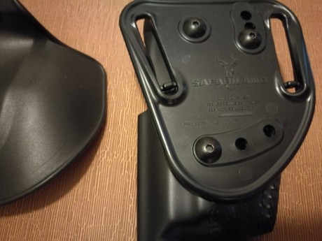 Con el tiempo y los cambios de armas va uno acumulando en el armario infinidad de cosas ,con la intención 02