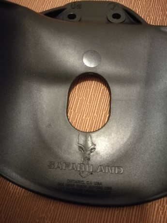 Con el tiempo y los cambios de armas va uno acumulando en el armario infinidad de cosas ,con la intención 01