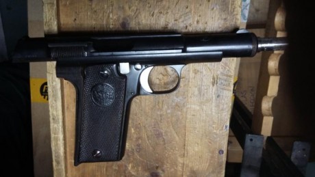Vendo mis armas pistola astra 400 del 9 largo con un cargador a un precio de 250 euros . portes aparte 00