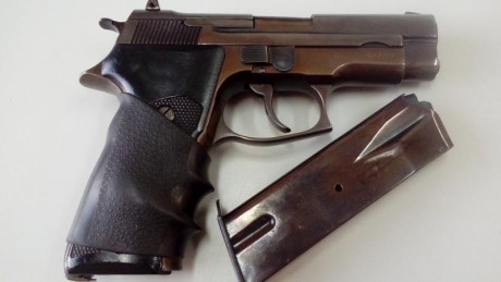 Un amigo pone a la venta su Astra A80.
Según me dice, el arma no llega a haber disparado 20 cartuchos 00