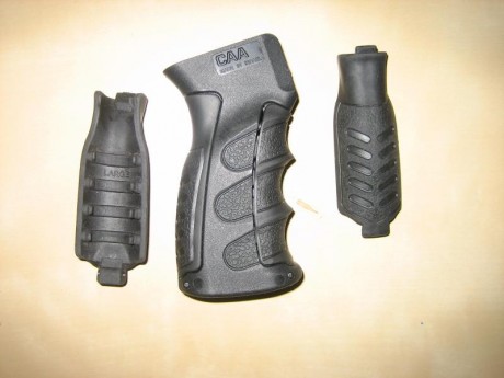 Hola. Vendo empuñadura para AK47, con lomos intercambiables, y portaobjetos interior. Está en Astúrias. 02