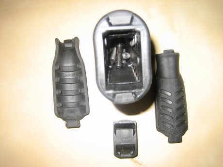 Hola. Vendo empuñadura para AK47, con lomos intercambiables, y portaobjetos interior. Está en Astúrias. 11