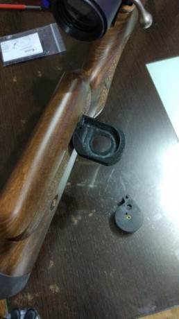 Bueno pues aquí la última creación en 3d.
Se trata de un soporte  para poder guardar el cargador debajo 10