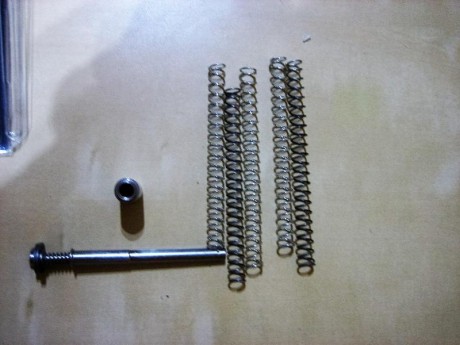 Hola.  Vendo este juego de muelles, guía y casquillo en acero inox. de la marca DPM. Prácticamente nuevo. 00