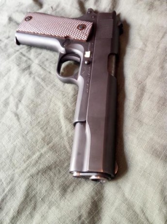 Vendo esta pistola Colt 45 modelo 1911 A 1.
Por lo que averigüe por el numero de serie es del año 1943. 00