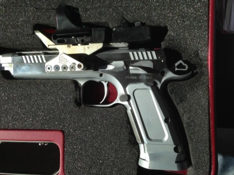 VENDO PISTOLA TANFOGLIO DE CALIBRE 38. ADECUADA PARA IPS, EQUIPADA CON VISOR LASER ROJO Y VARIOS CARGADORES.
PRECIO: 02