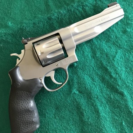 Revolver S+W 627 Performance Center. Estado perfecto 800 € el arma esta en Madrid.

Whatsapp 690 686 929. 02